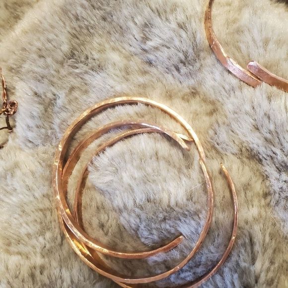 Hand forged set of copper stacking cuffs - Picture 4 of 5